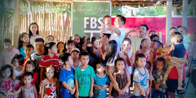 Người Chiến Thắng Cuộc Thi Dreams Come True Tổ Chức Bữa Tiệc Cho 80 Em Nhỏ Tại Philippines 